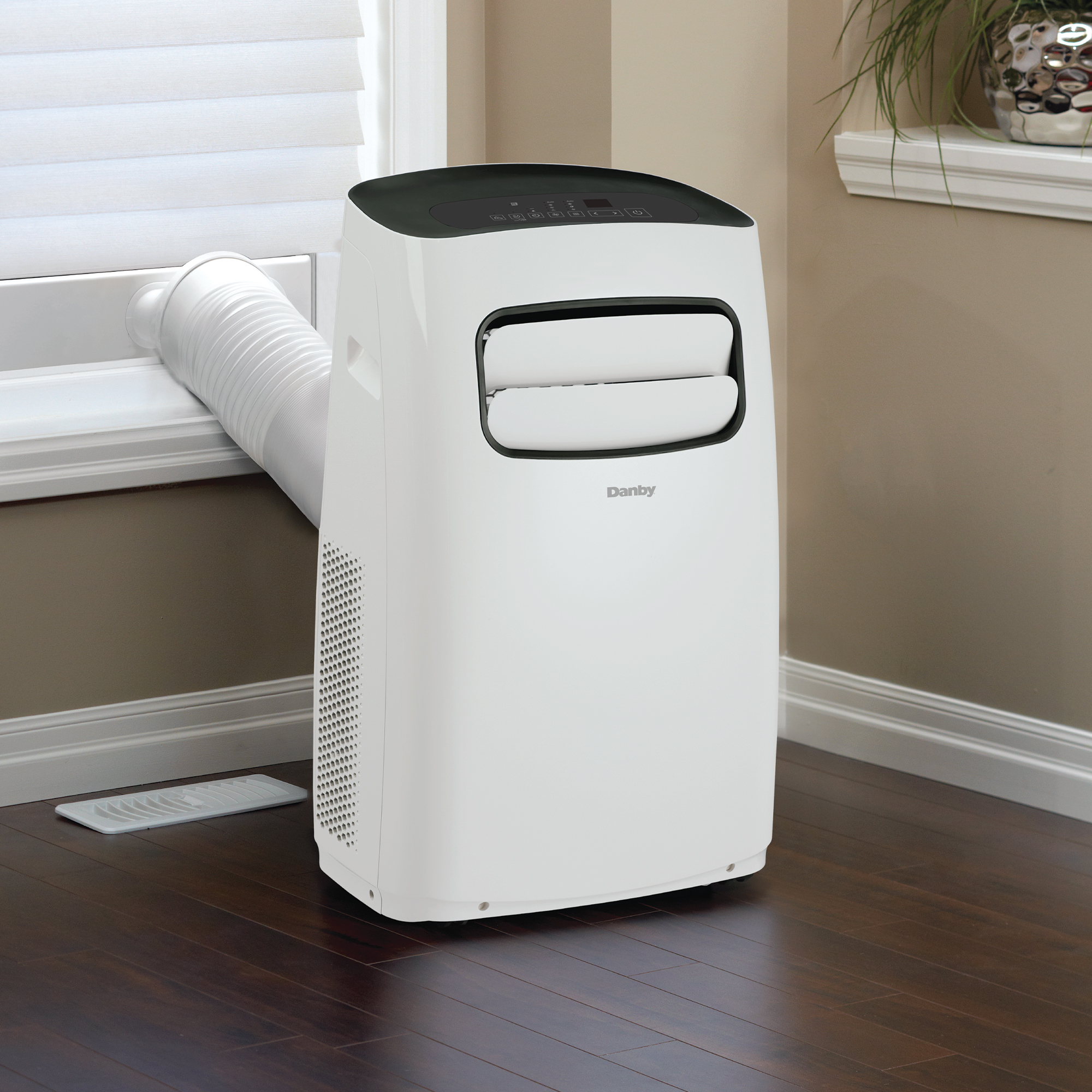 Danby 10,000 BTU Portable Air Conditioner and wireless connect - Image 10