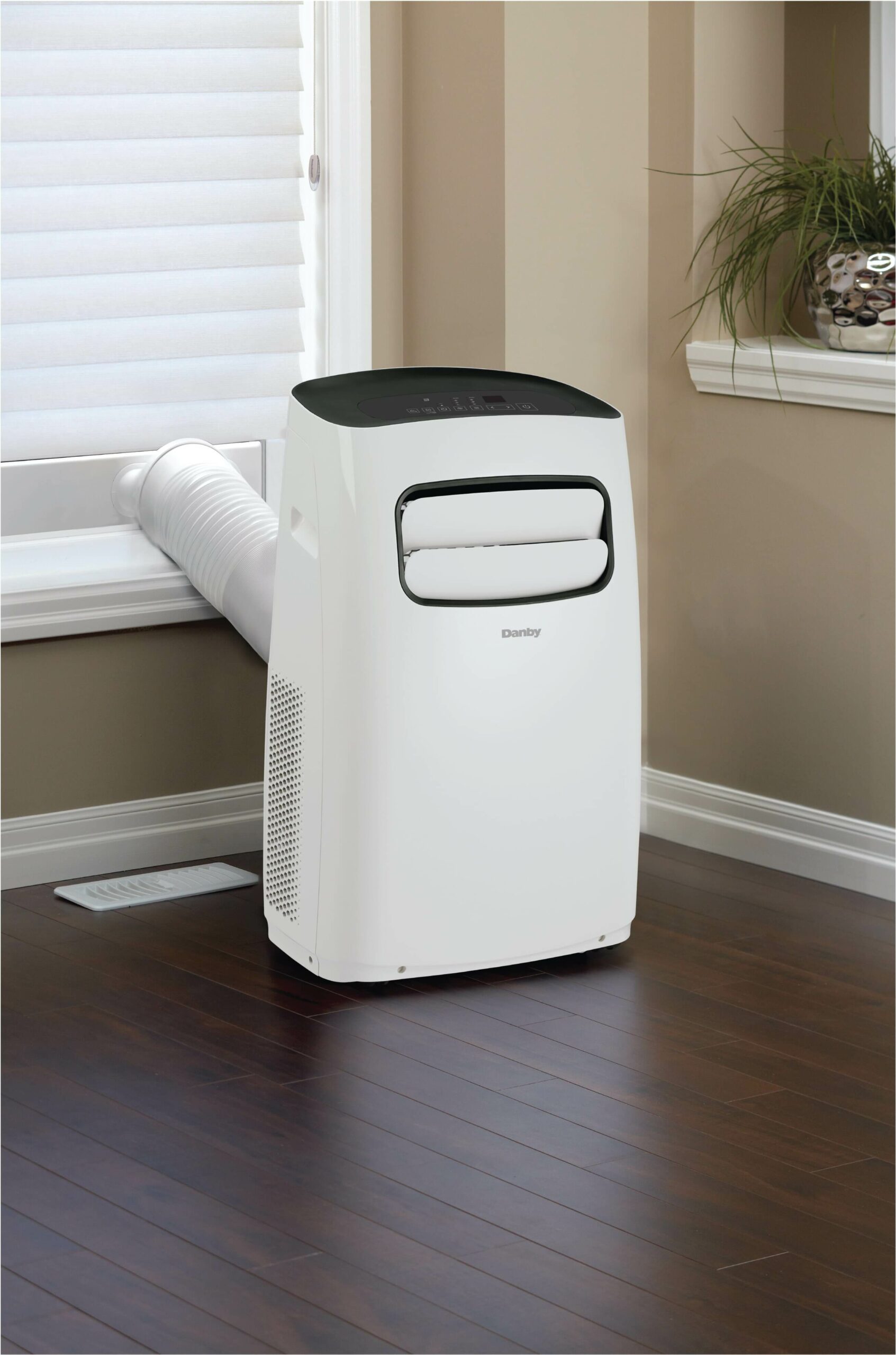 Danby 10,000 BTU Portable Air Conditioner and wireless connect - Image 4