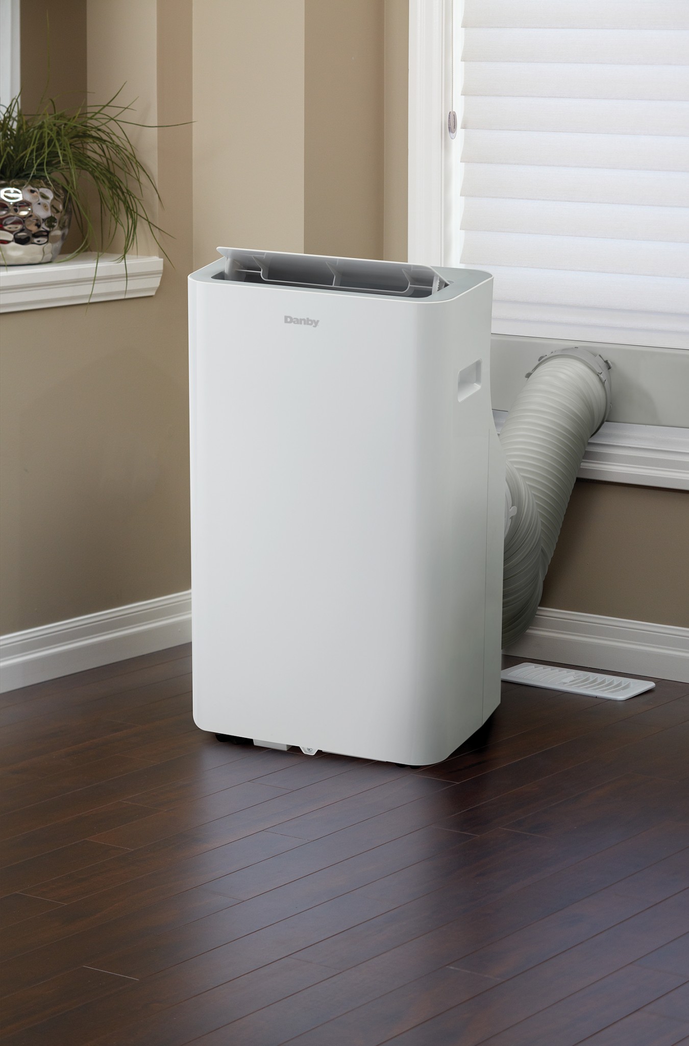 Danby 12,000 BTU Portable Air Conditioner with Silencer Technology - Image 7