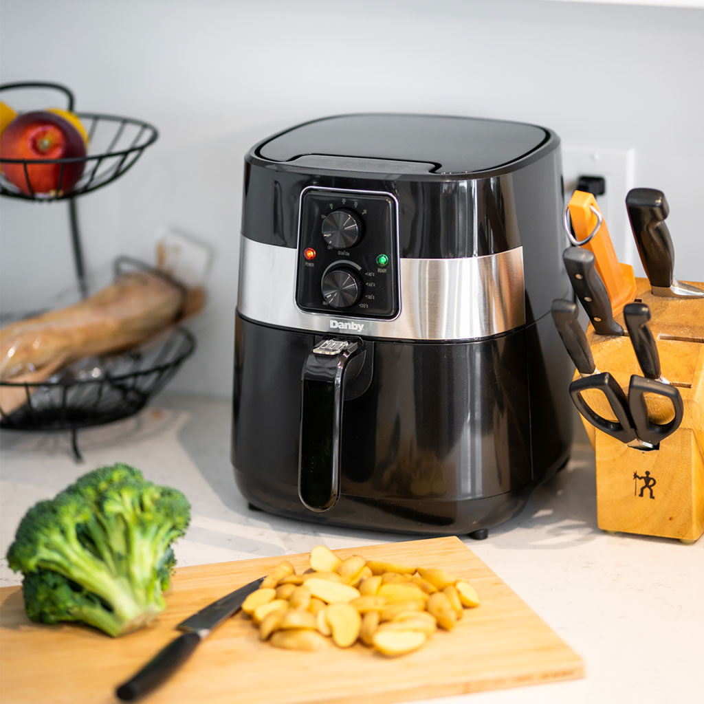 Danby 3.2 qt. Air Fryer in Black - Image 5