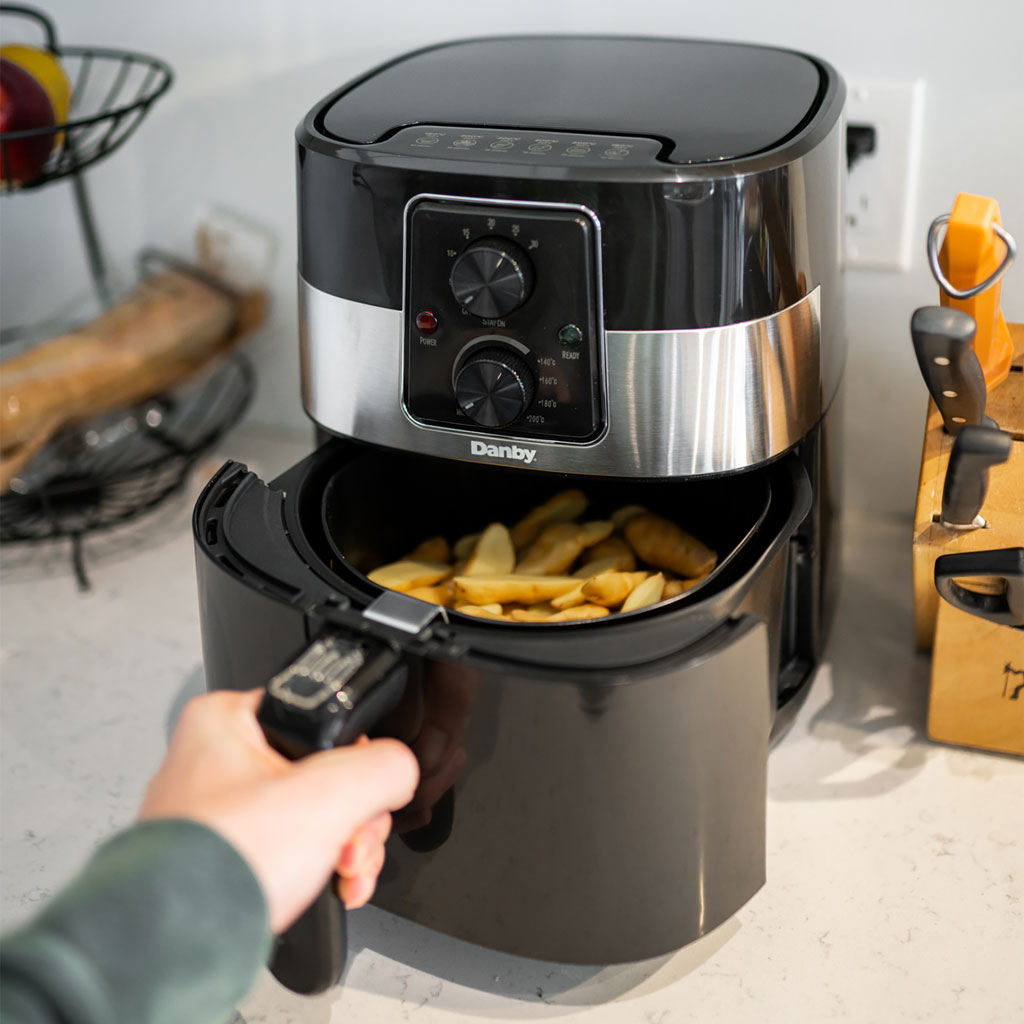 Danby 3.2 qt. Air Fryer in Black - Image 6